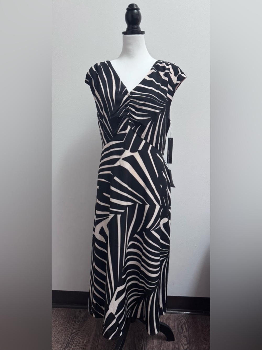 NWT Maggy London Black and Cream Graphic-Stripe Dress Sz 14